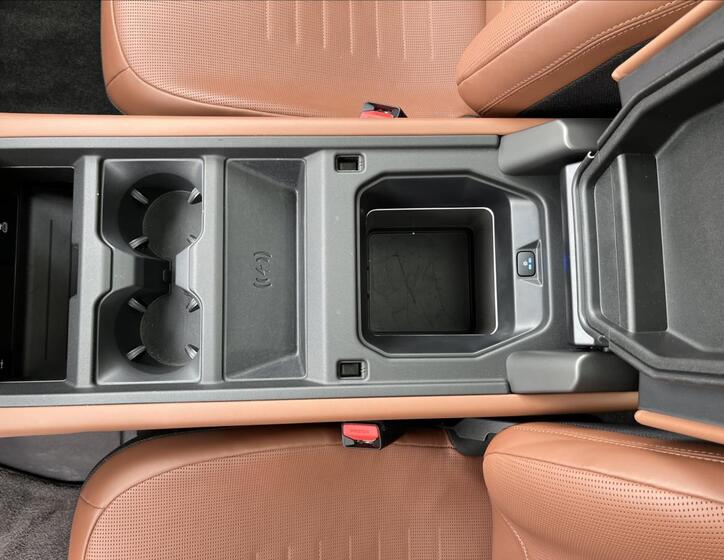 Land Rover Defender 38