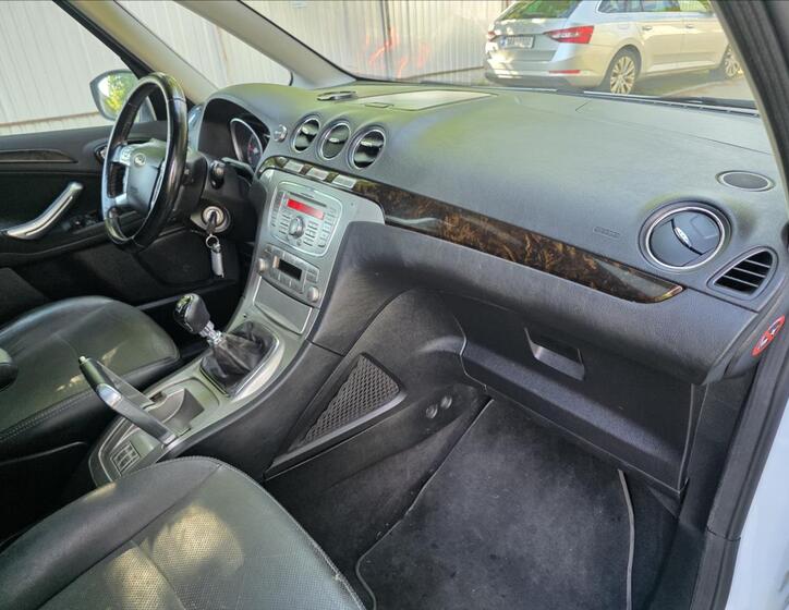 Ford Galaxy 28