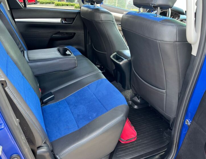 Toyota Hilux 16
