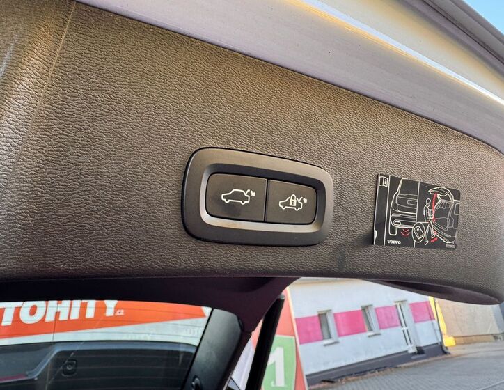 Volvo XC40 12