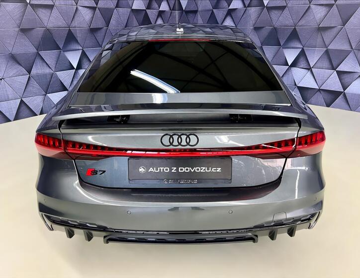 Audi S7 5