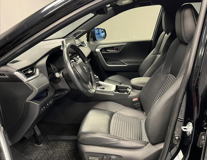 Toyota RAV4 8