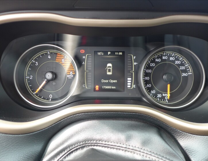 Jeep Cherokee 23