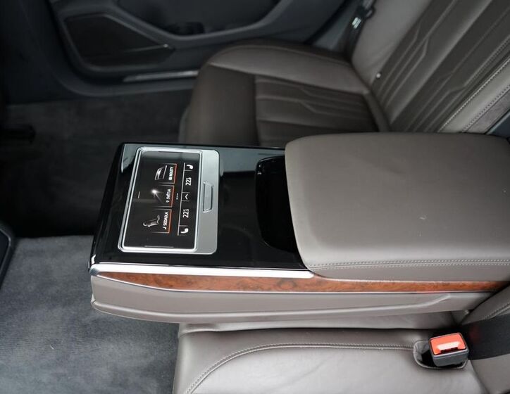 Audi A8 36