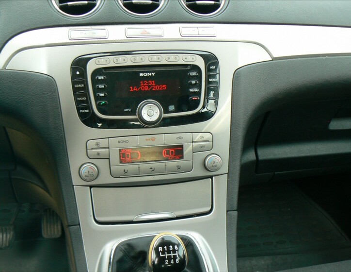 Ford S-MAX 13