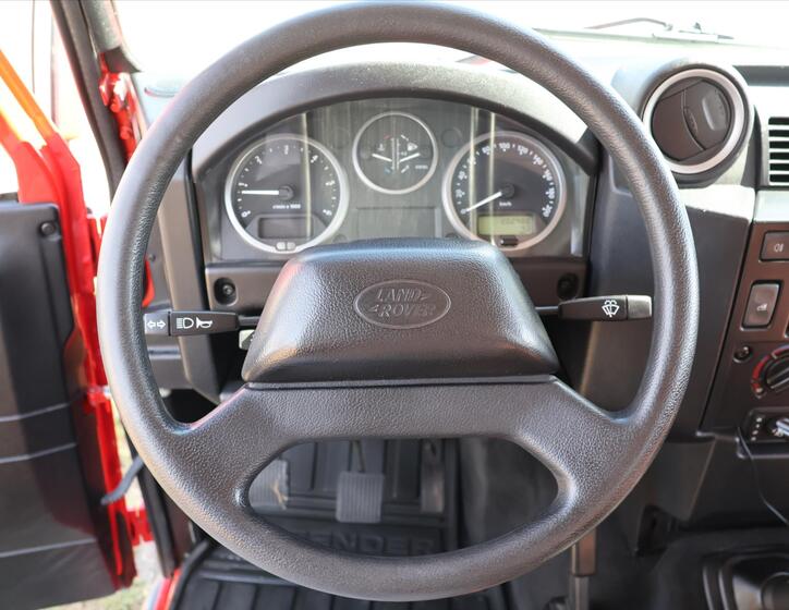 Land Rover Defender 19
