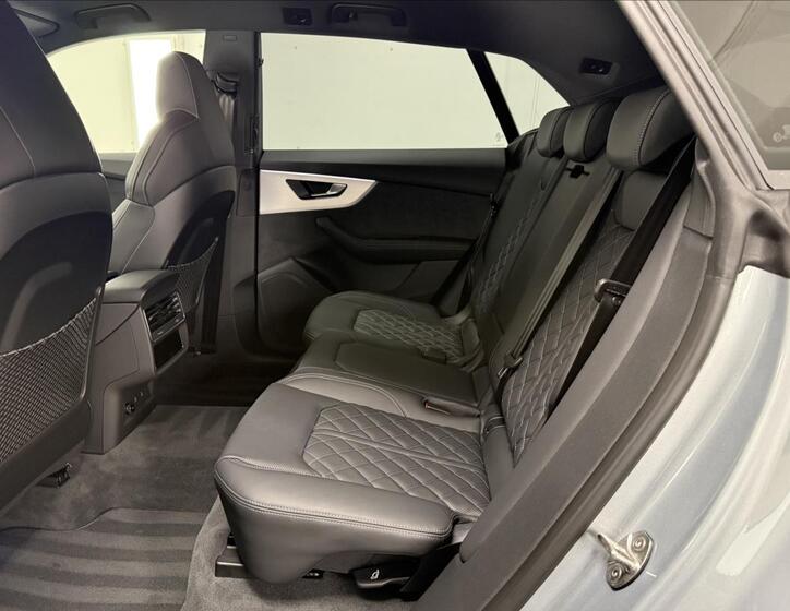Audi Q8 10