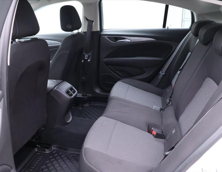 Opel Insignia 13
