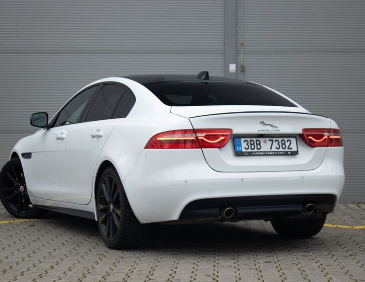 Jaguar XE 5