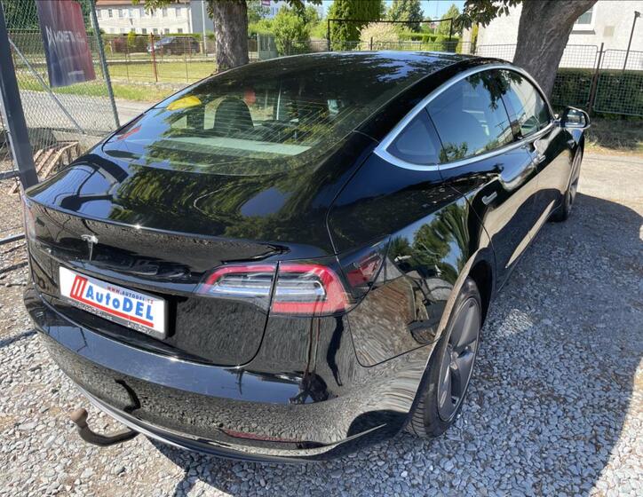 Tesla Model 3 8