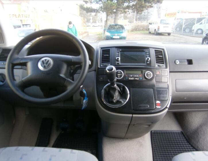 Volkswagen Multivan 11