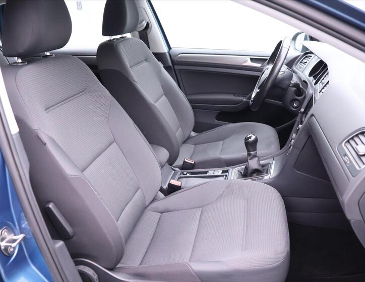 Volkswagen Golf 11
