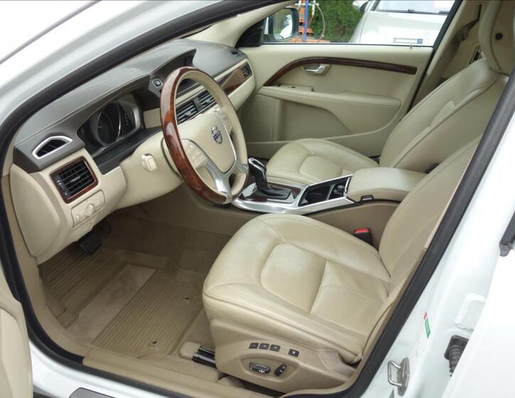 Volvo XC70 5