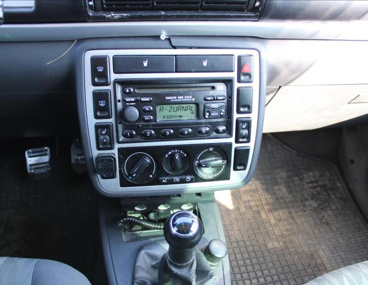 Ford Galaxy 18