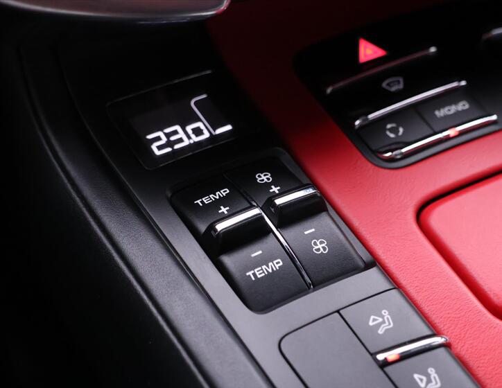 Porsche Cayenne 29