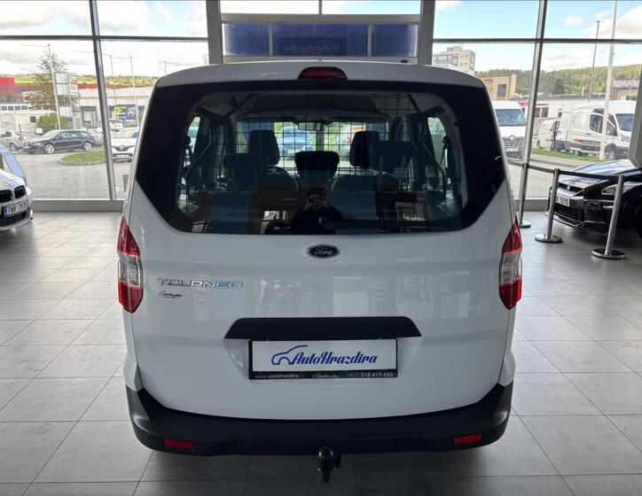 Ford Tourneo Courier 5