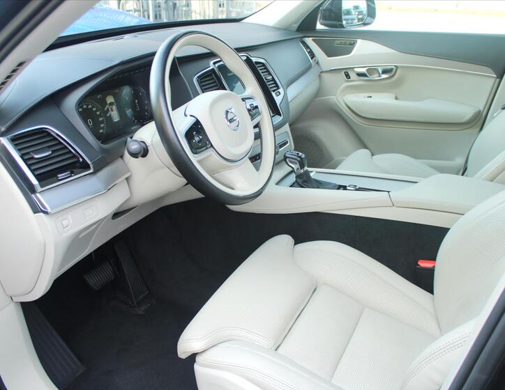 Volvo XC90 9