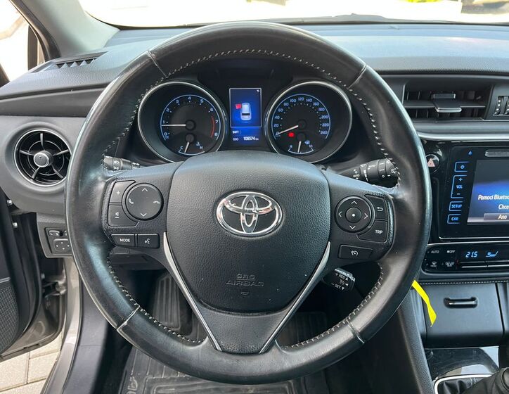 Toyota Auris 19