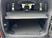 Land Rover Defender 25