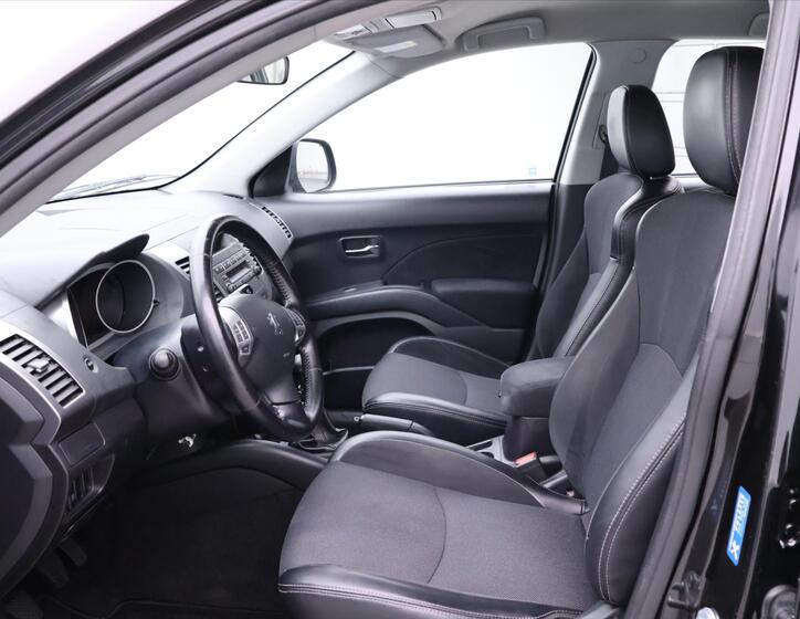 Peugeot 4007 12