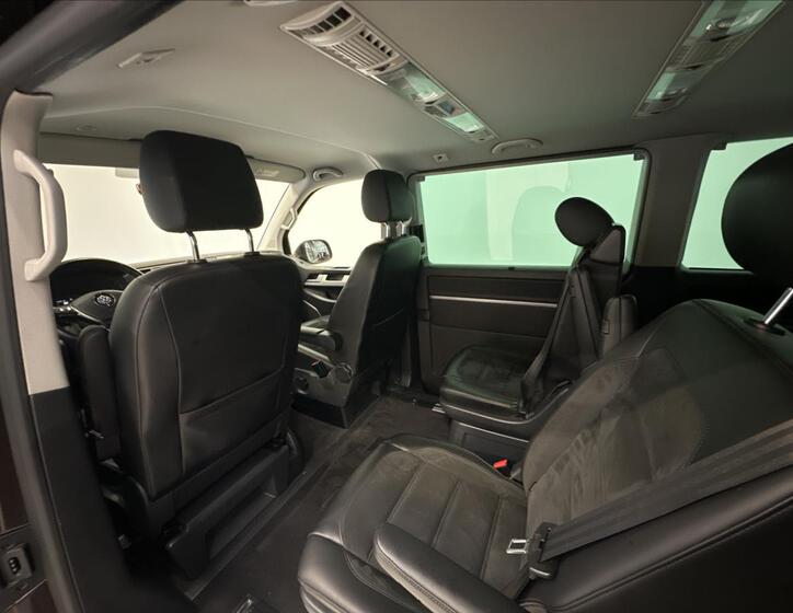 Volkswagen Multivan 23