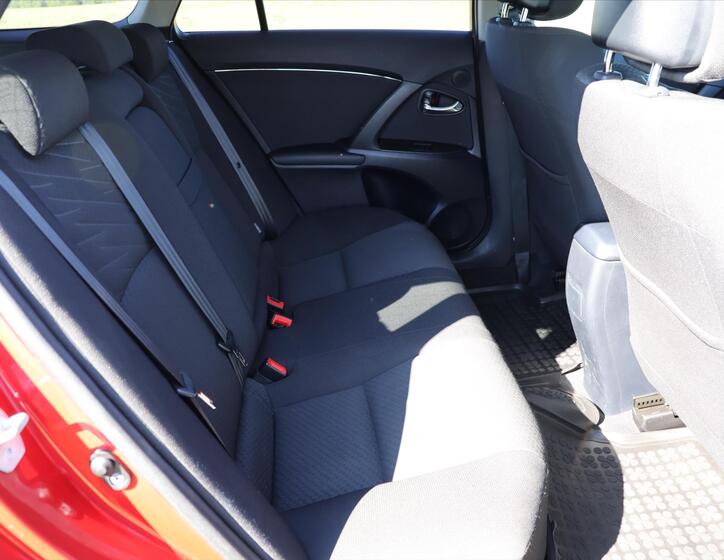 Toyota Avensis 13