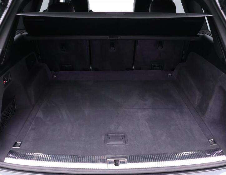 Audi Q7 10