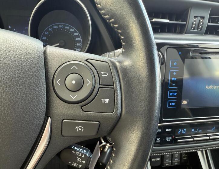 Toyota Auris 13