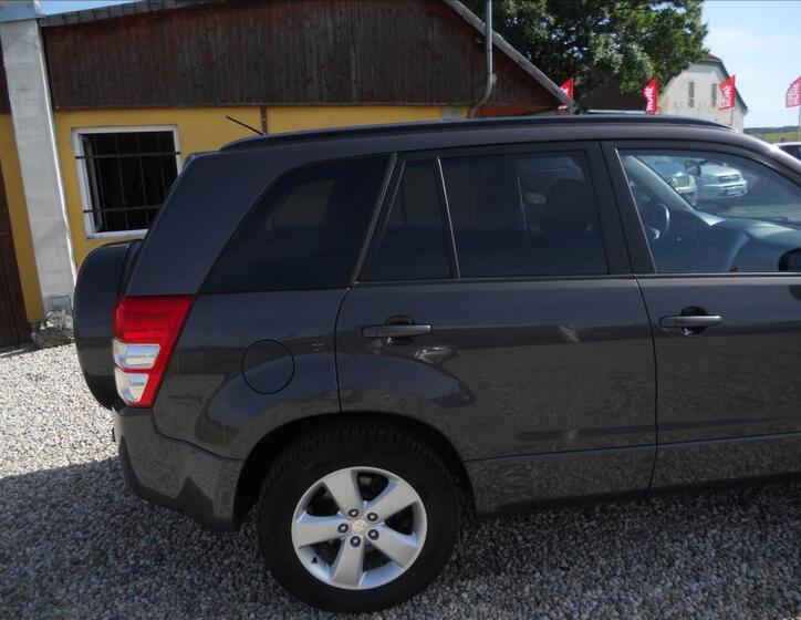 Suzuki Grand Vitara 5