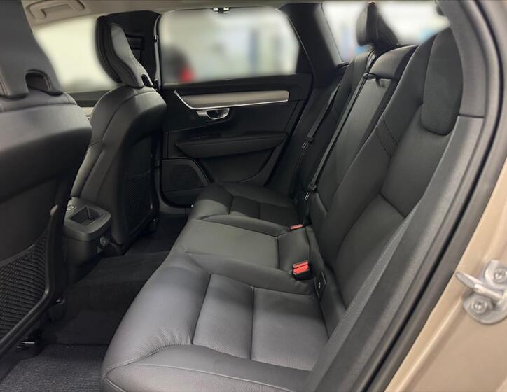 Volvo V90 11
