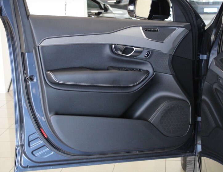 Volvo XC90 17