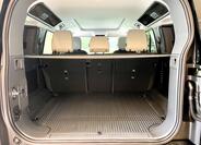 Land Rover Defender 6