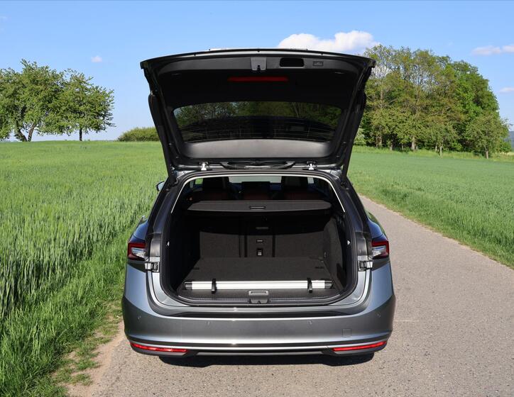 Škoda Superb 9