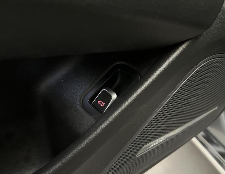Audi A8 37