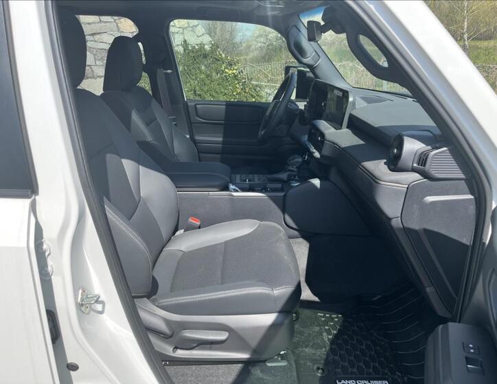 Toyota Land Cruiser 16