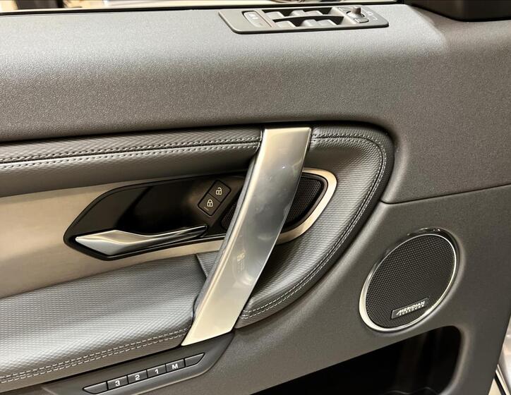 Land Rover Discovery Sport 12