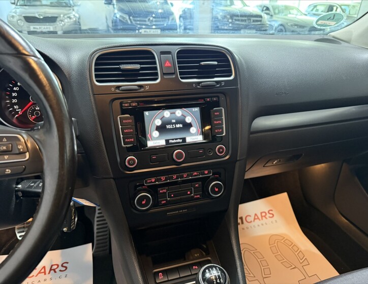 Volkswagen Golf 11