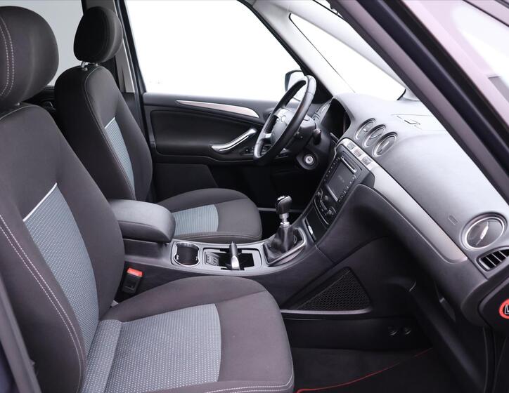 Ford Galaxy 12