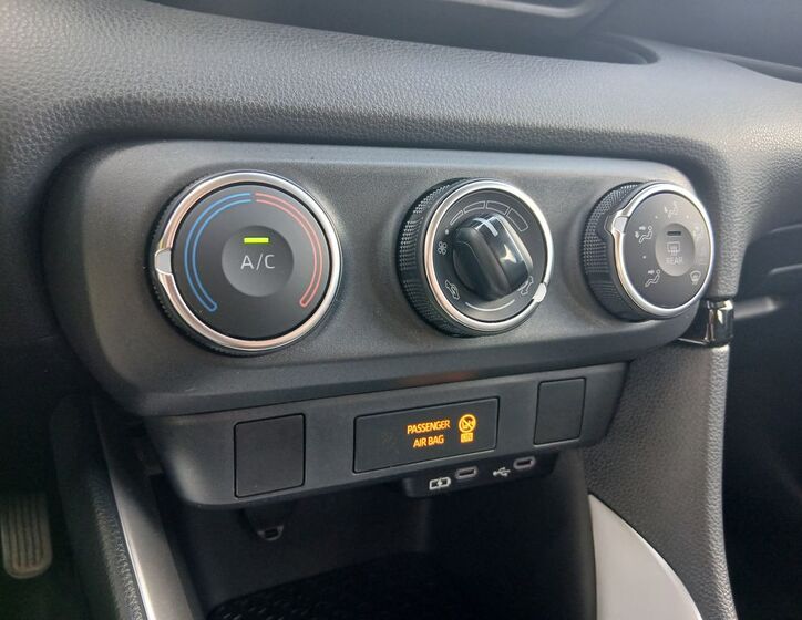 Toyota Yaris 24