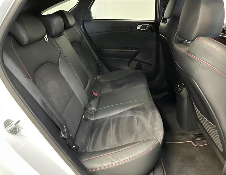 KIA ProCeed 27