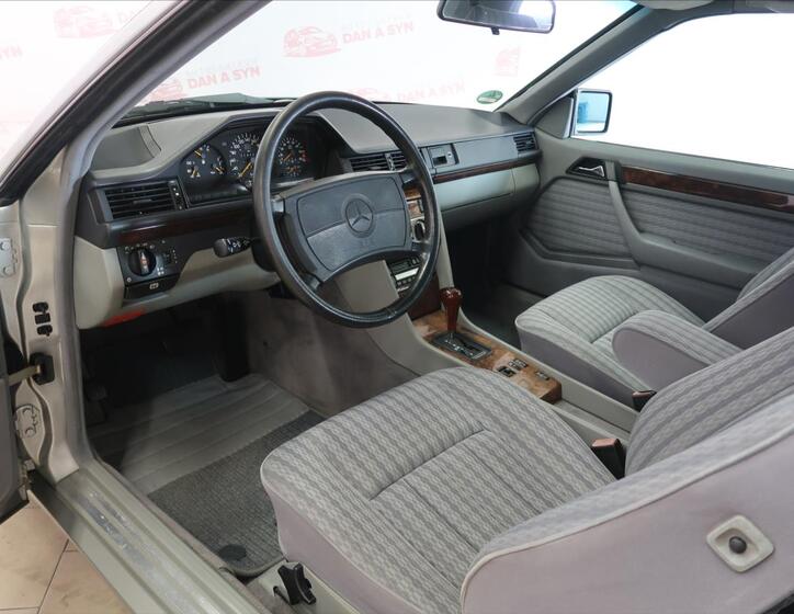 Mercedes-Benz 124 11