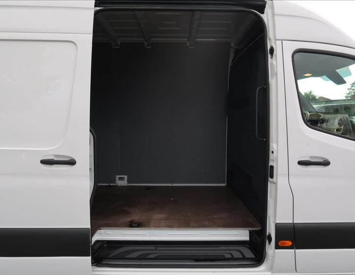 Mercedes-Benz Sprinter 17