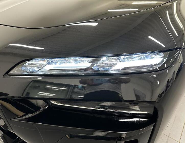 BMW i7 4