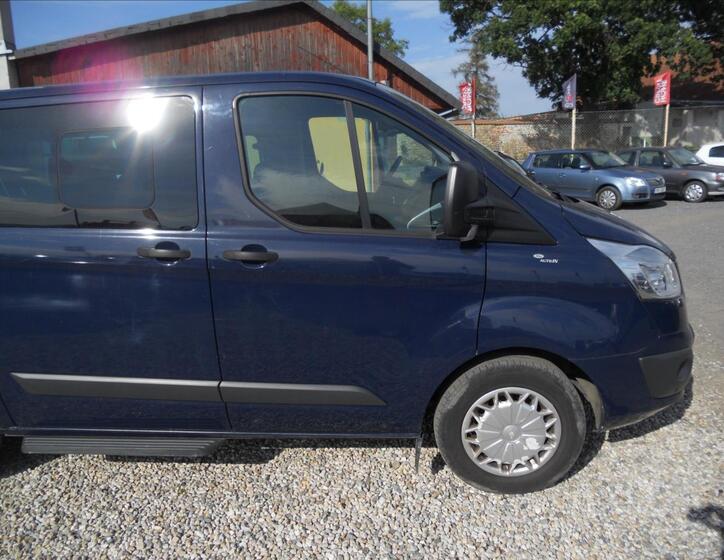 Ford Tourneo Custom 4