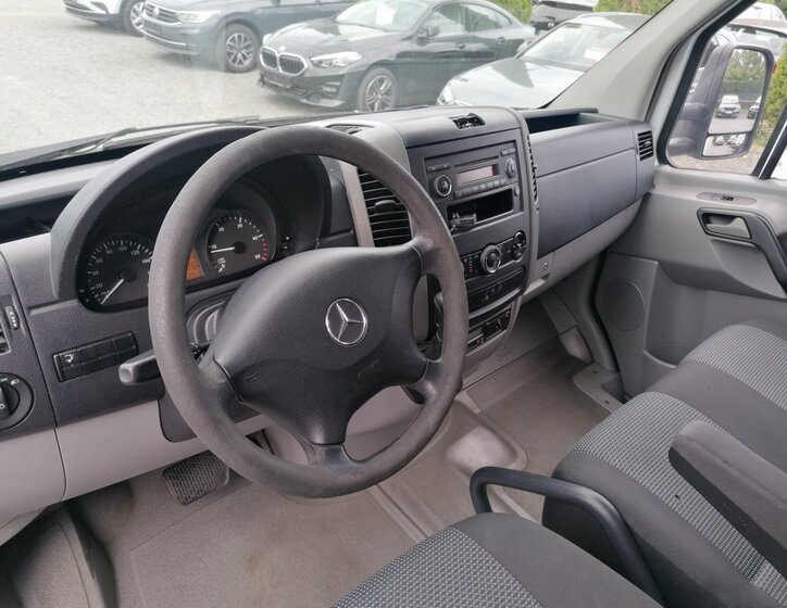Mercedes-Benz Sprinter 10