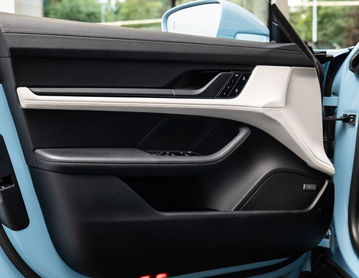 Porsche Taycan 11
