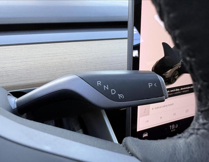 Tesla Model 3 27