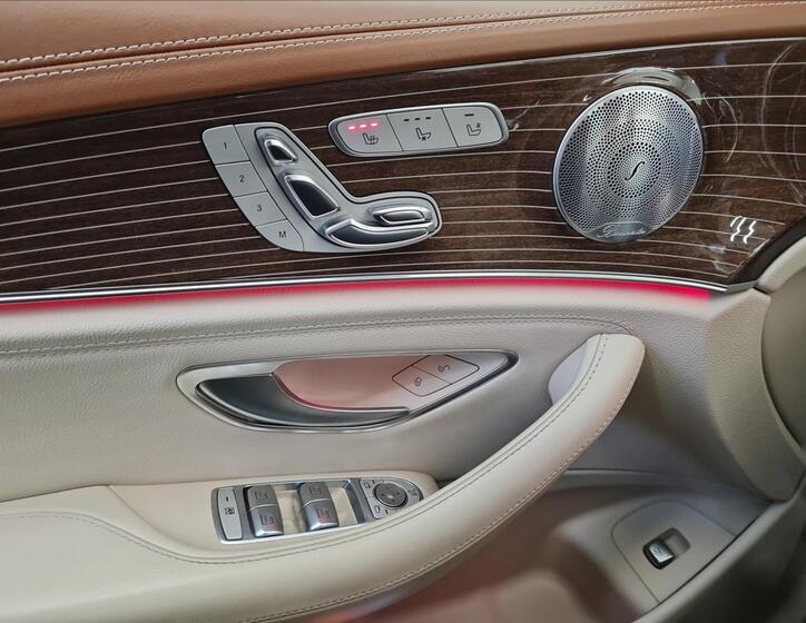 Mercedes-Benz Třídy E 12
