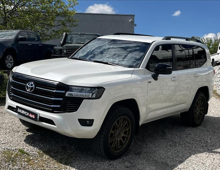 Toyota Land Cruiser 2