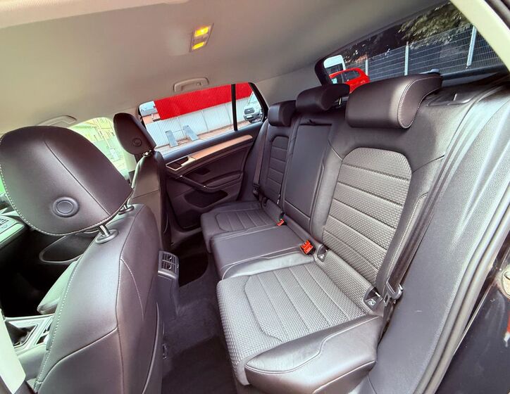 Volkswagen Golf 11